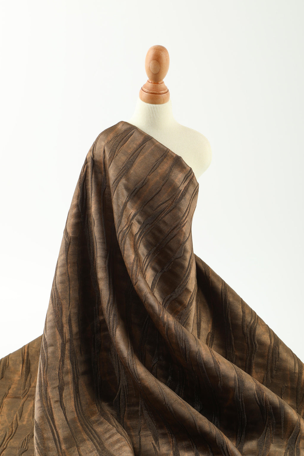 Embossed Satin Crepe Fabric Textured Polyester Woven Fabric for Women’s Elegant Apparel