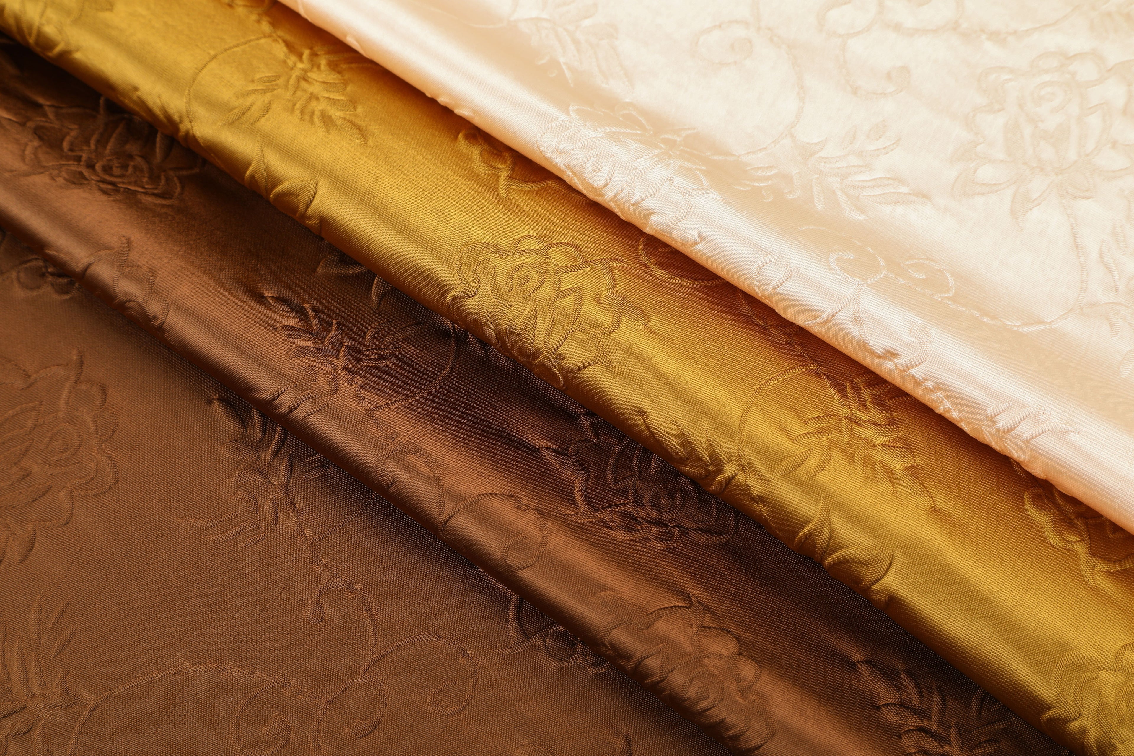 195g floating rose pattern clothing fabric, four-way stretch jacquard, antique style fabric, textured dress material