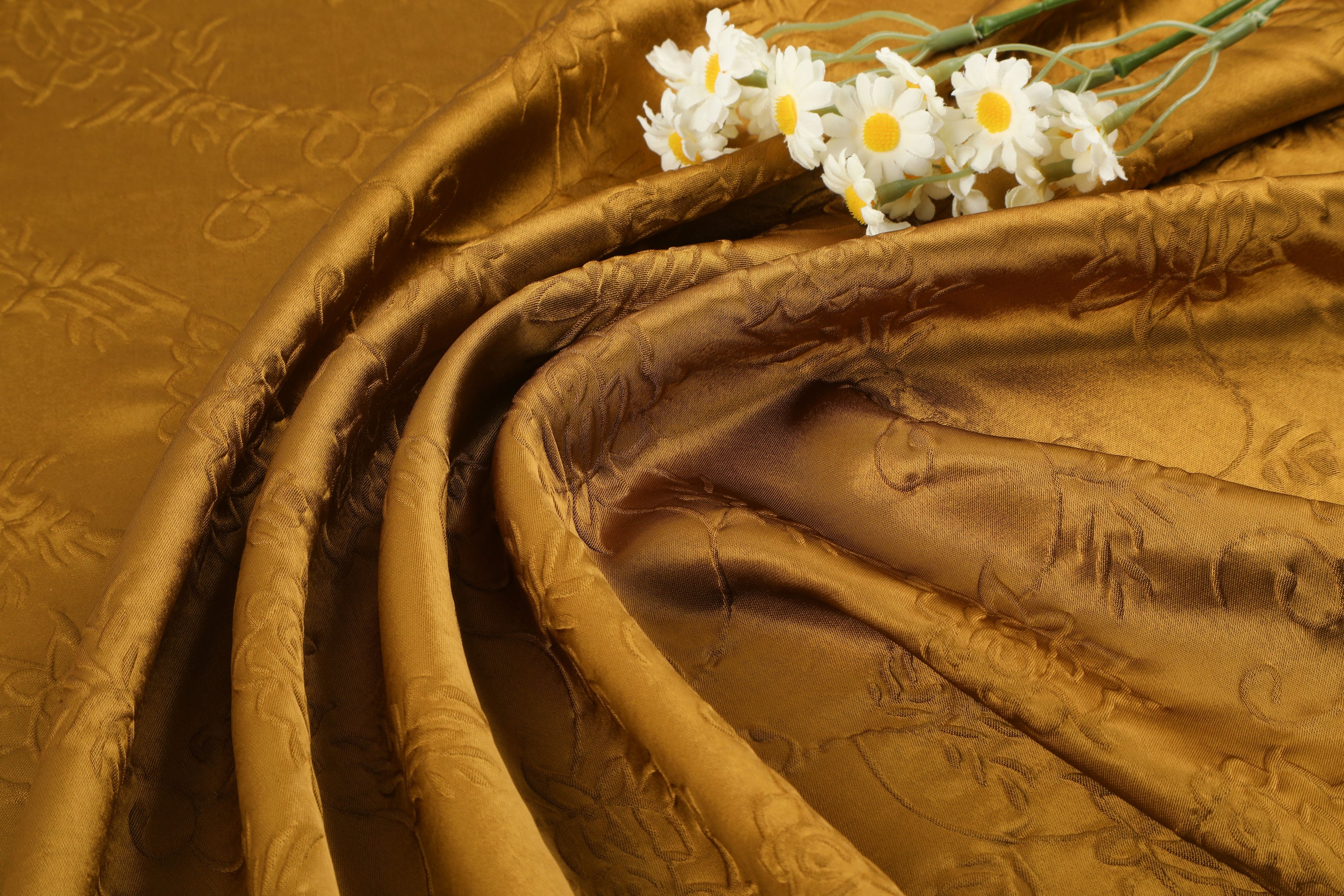 195g floating rose pattern clothing fabric, four-way stretch jacquard, antique style fabric, textured dress material